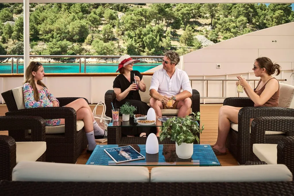 Yacht exterior image