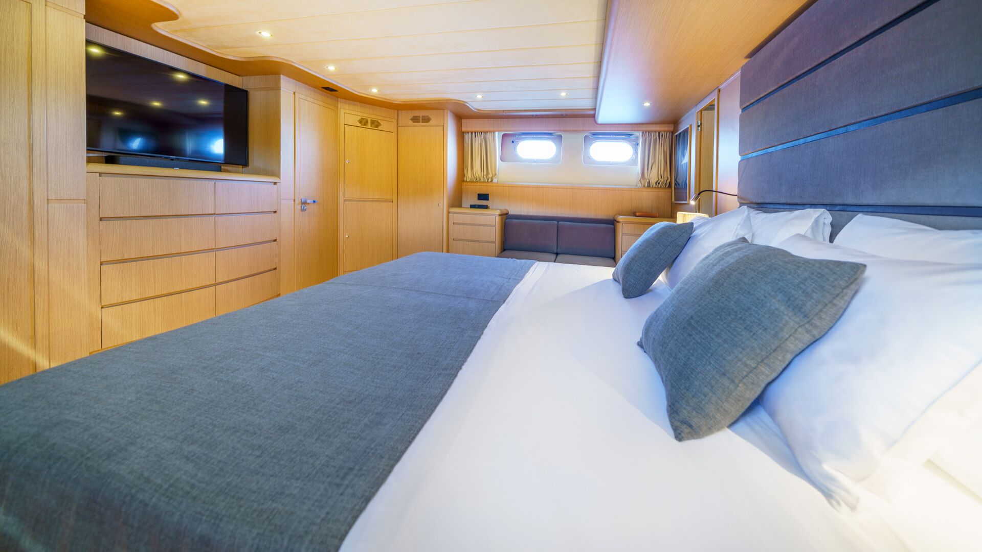 Yacht interior image