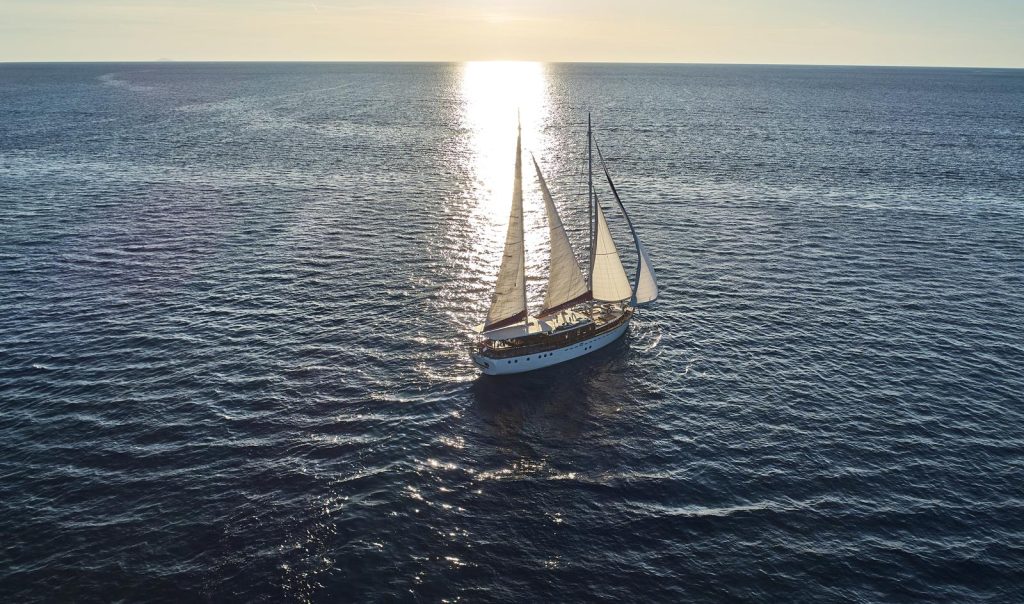 Yacht exterior image