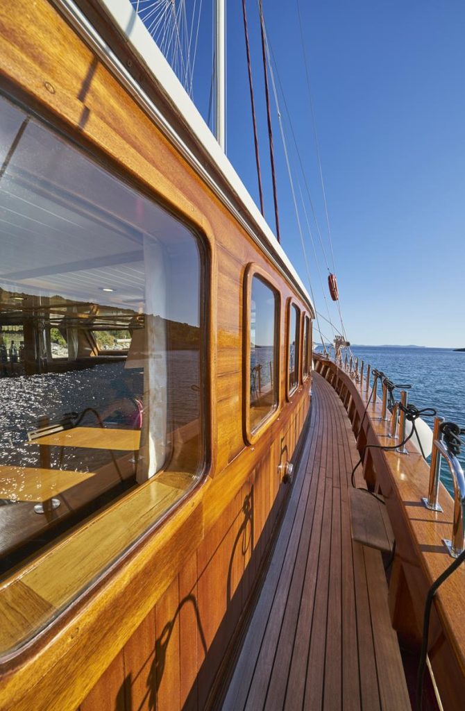 Yacht exterior image
