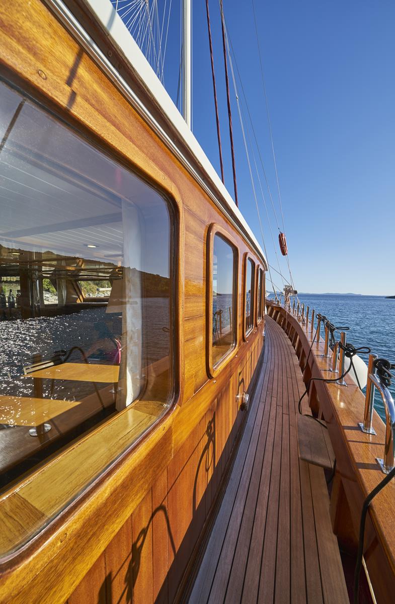 Yacht exterior image