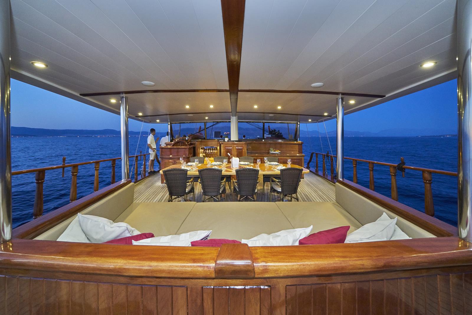 Yacht exterior image