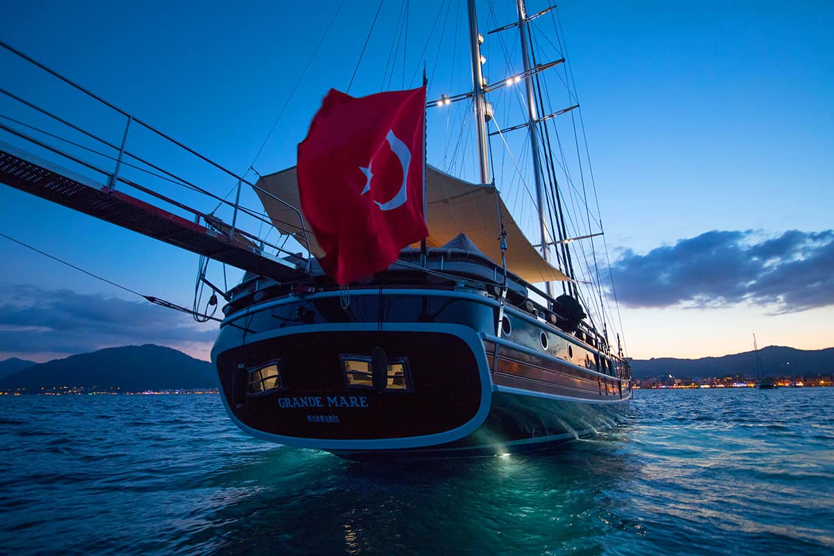 Yacht exterior image