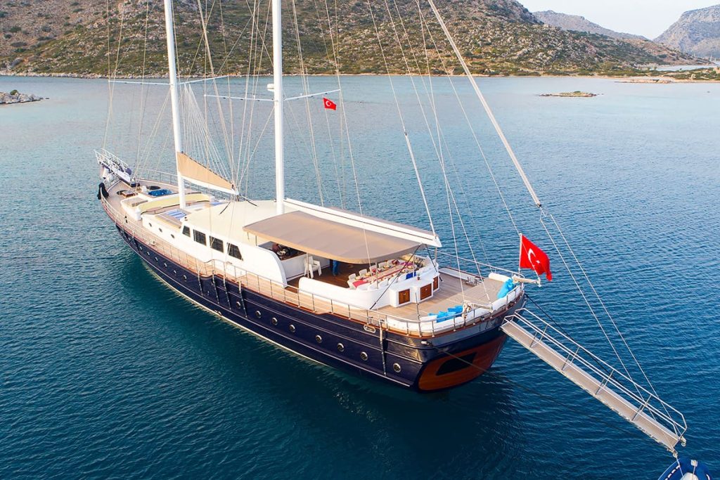 Yacht exterior image