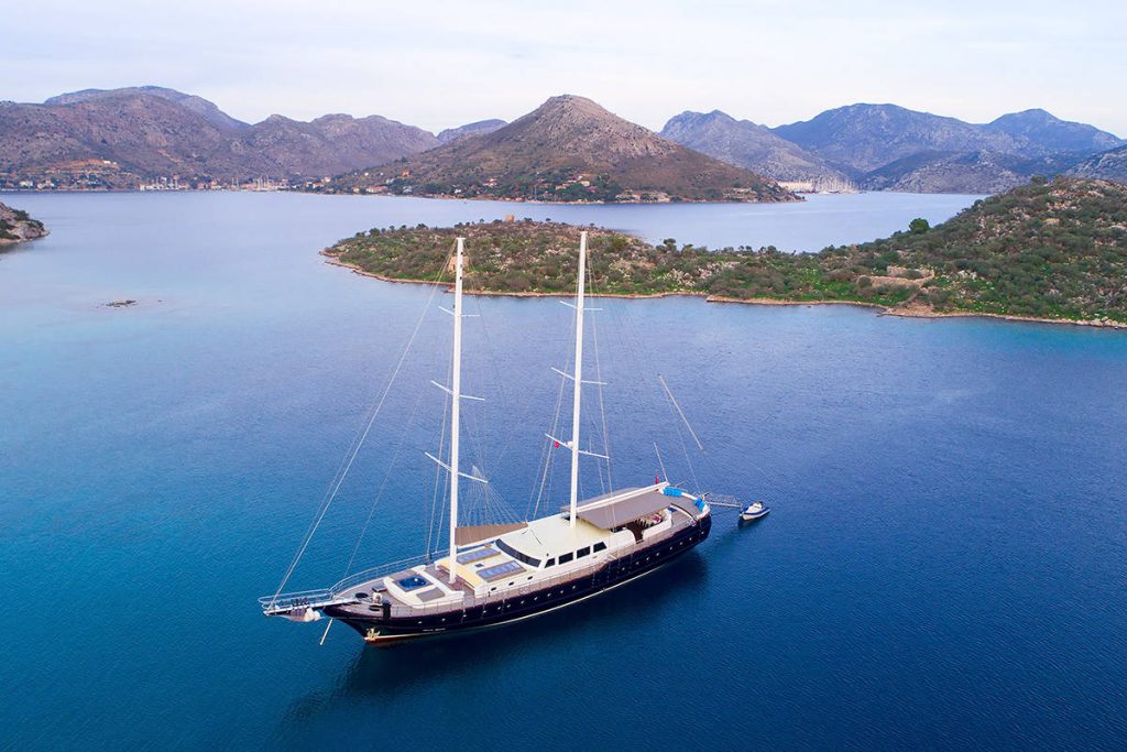 Yacht exterior image