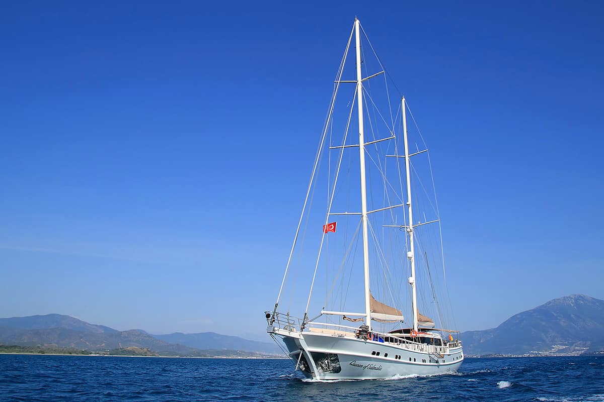 Yacht exterior image