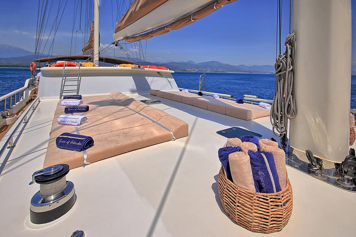 Yacht exterior image