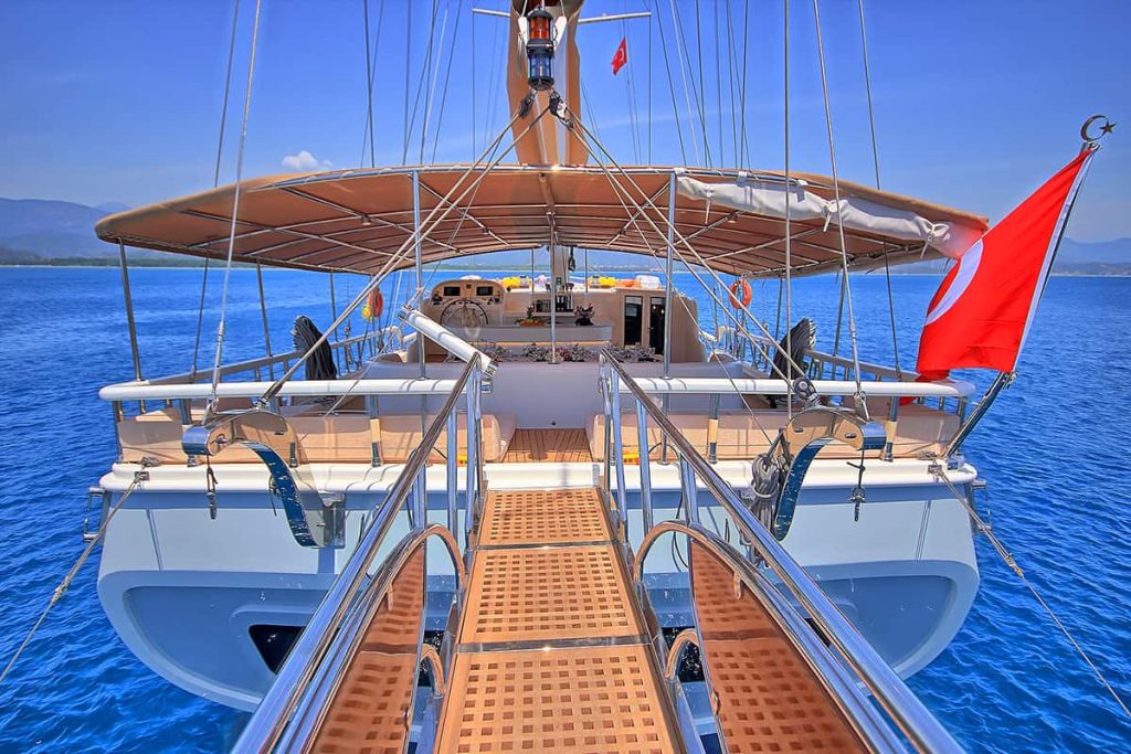 Yacht exterior image