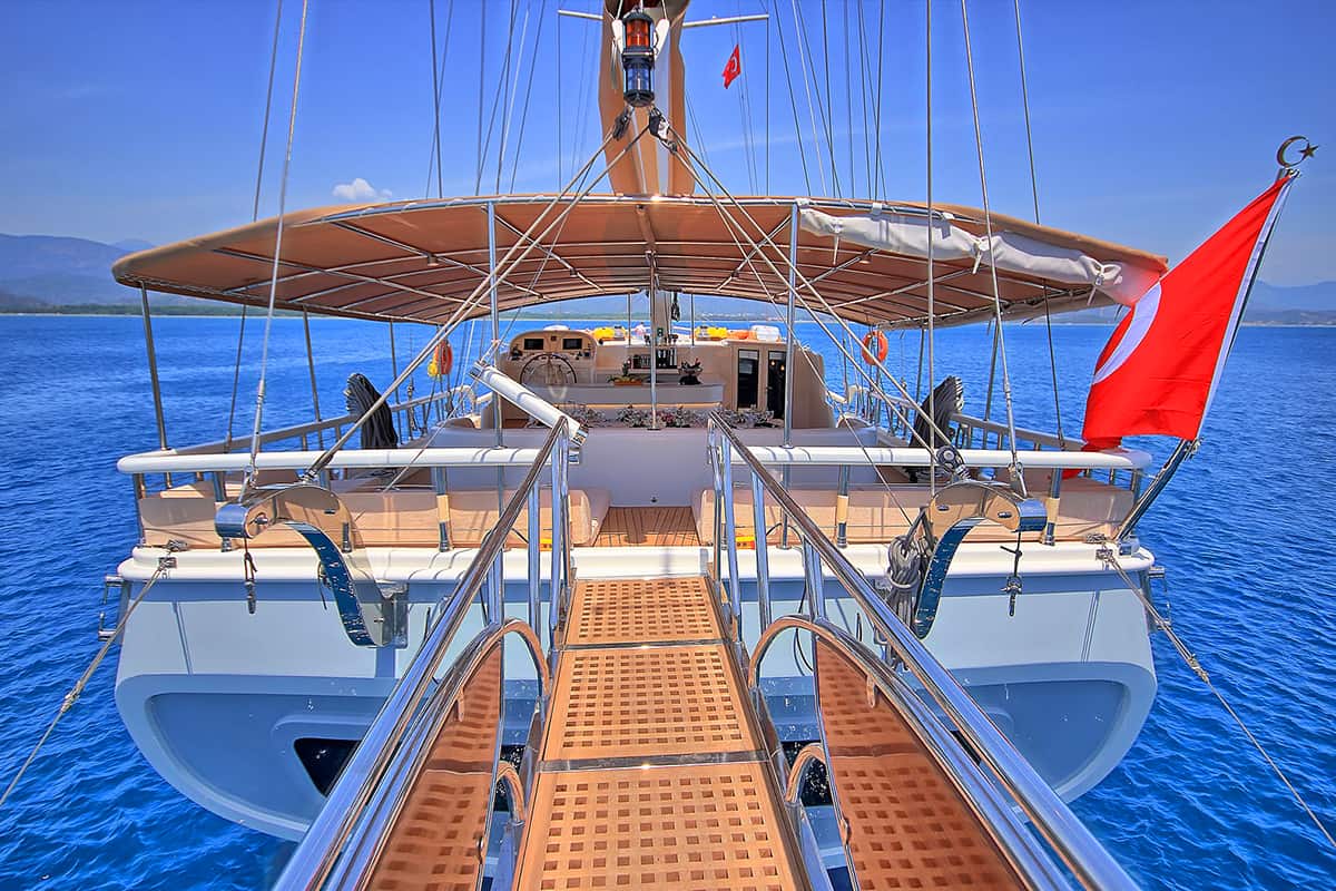 Yacht exterior image
