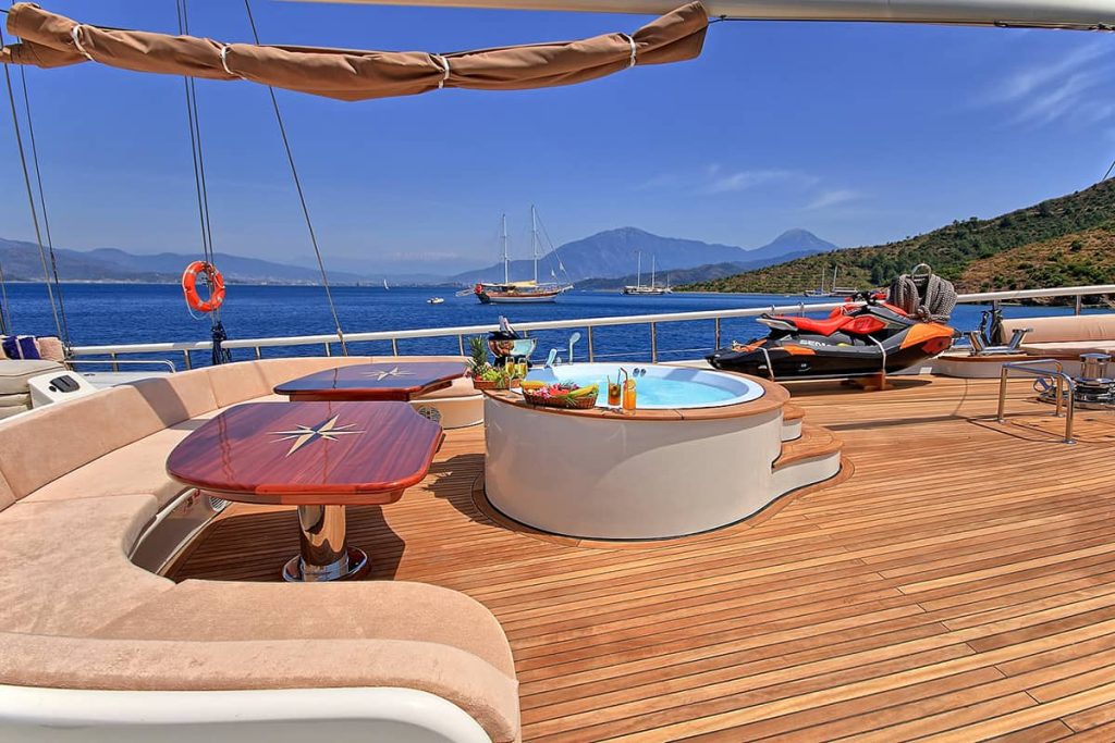 Yacht exterior image