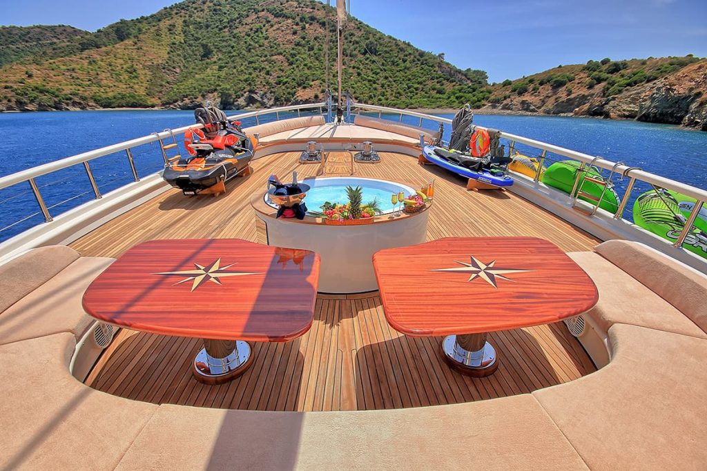Yacht exterior image