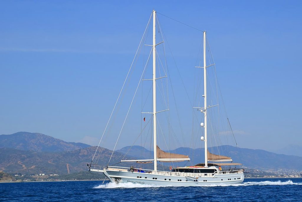 Yacht exterior image