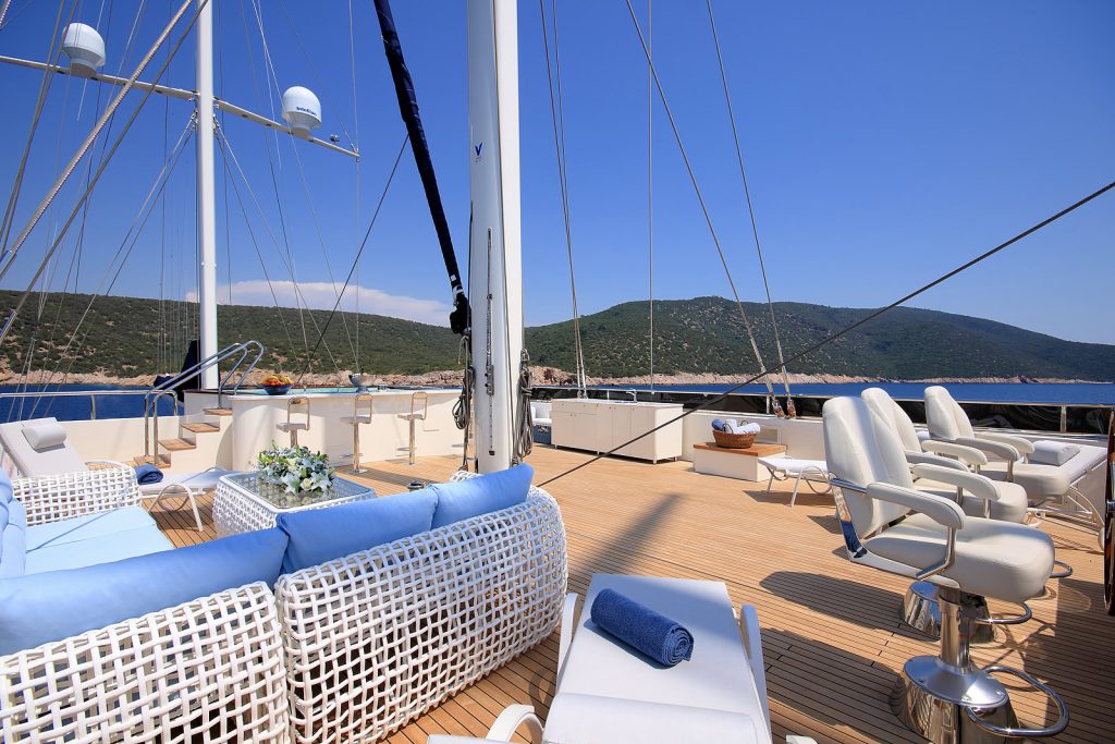 Yacht exterior image