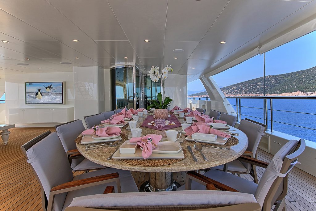 Yacht exterior image