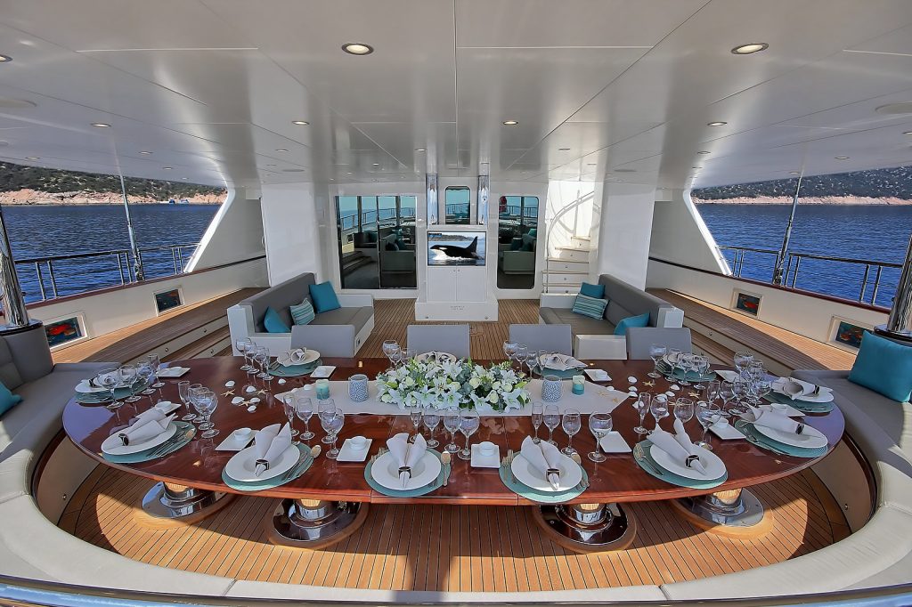 Yacht exterior image