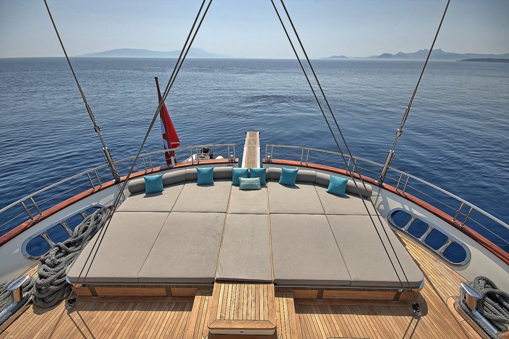 Yacht exterior image