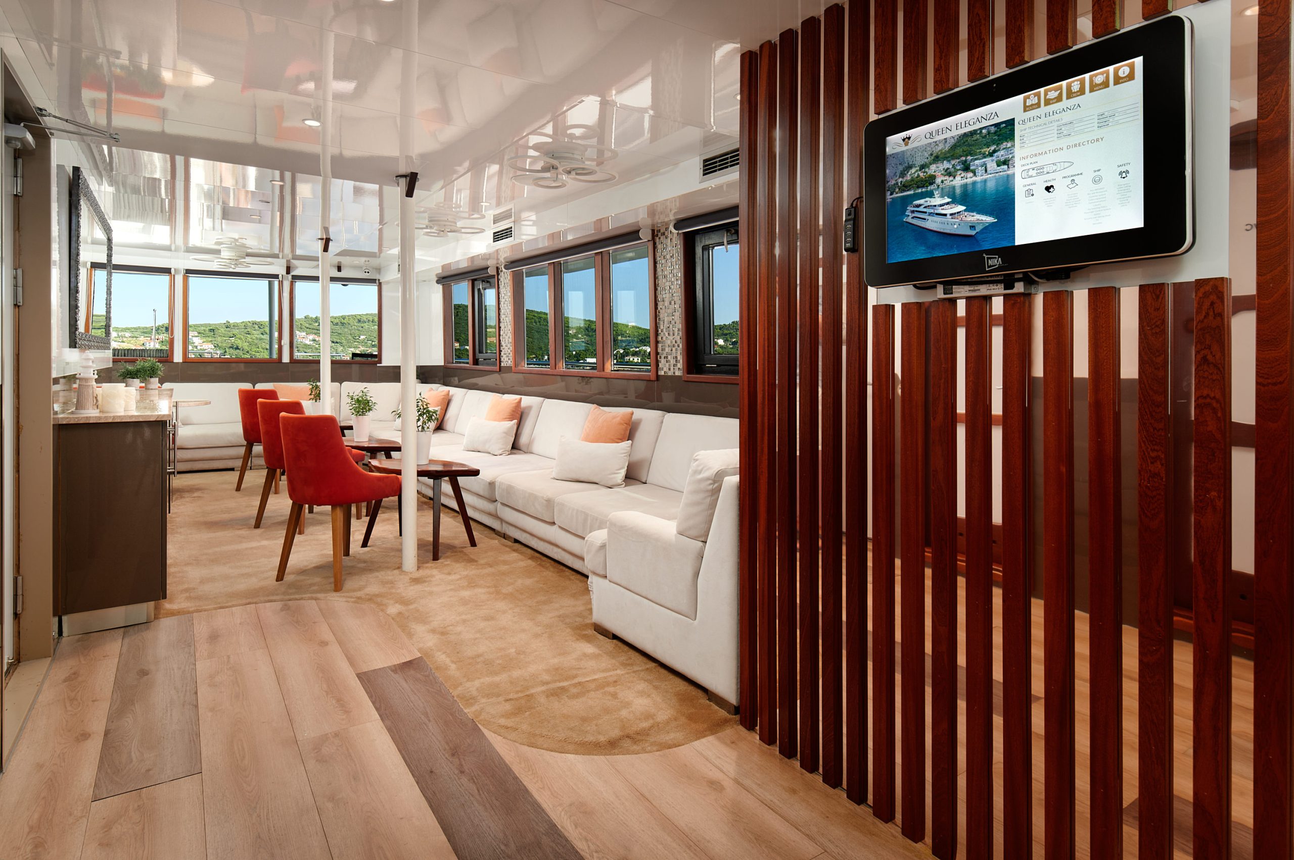 QUEEN ELEGANZA Lounge area - Upper deck