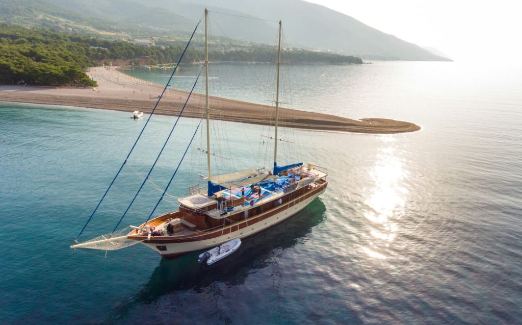 Yacht exterior image