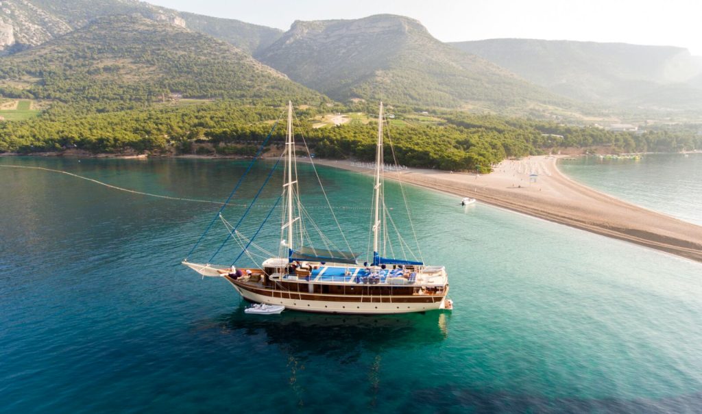 Yacht exterior image