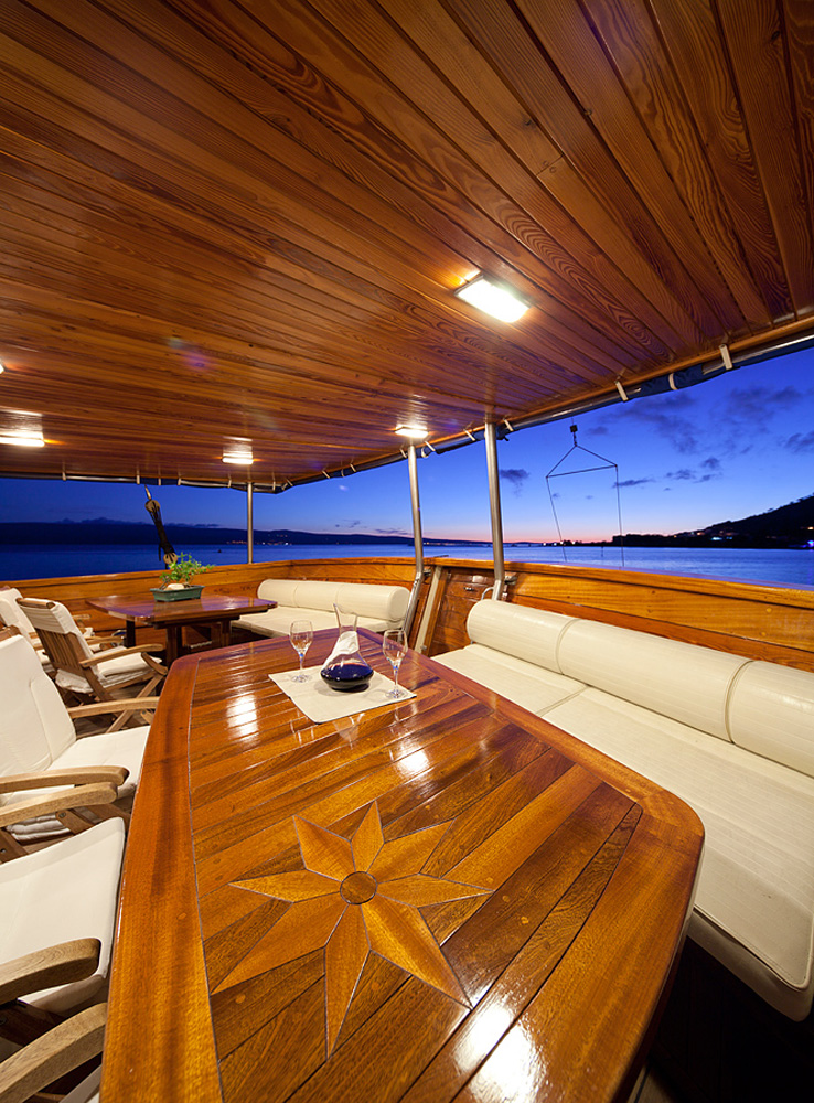 Yacht exterior image
