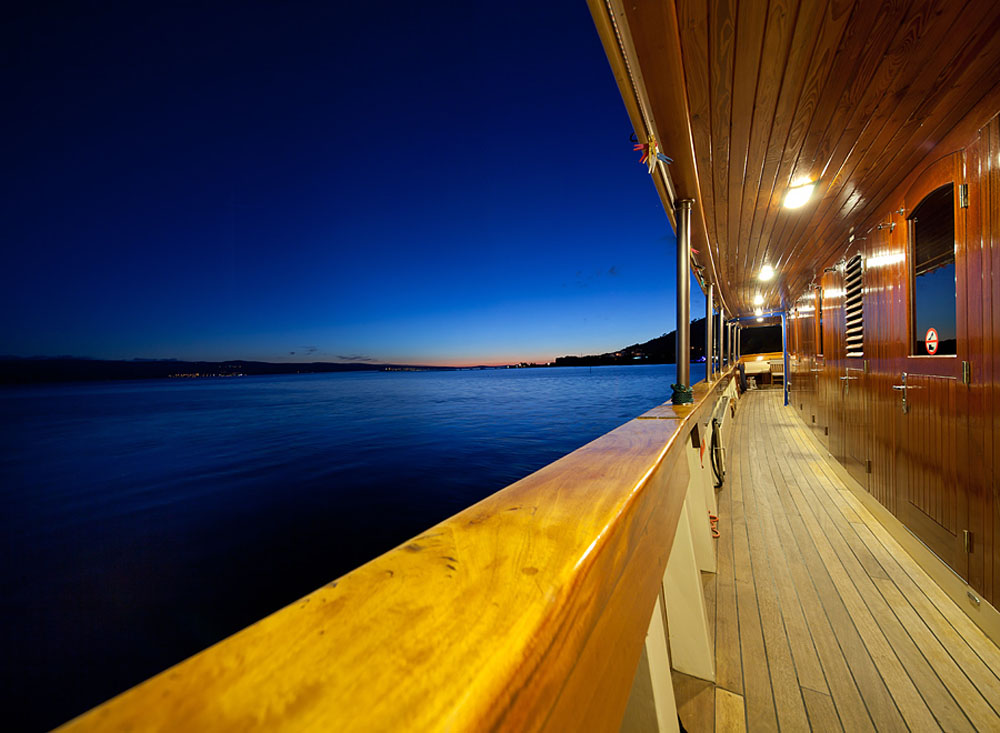 Yacht exterior image