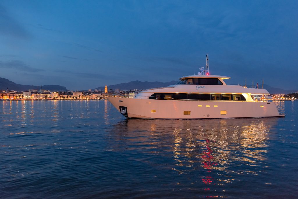 Yacht exterior image