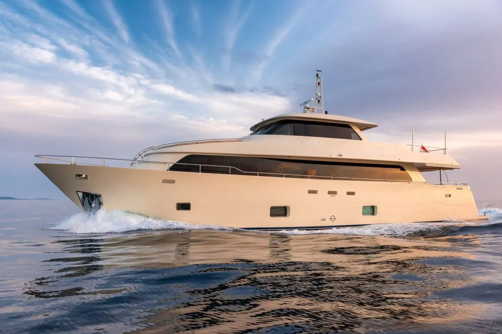 Yacht exterior image