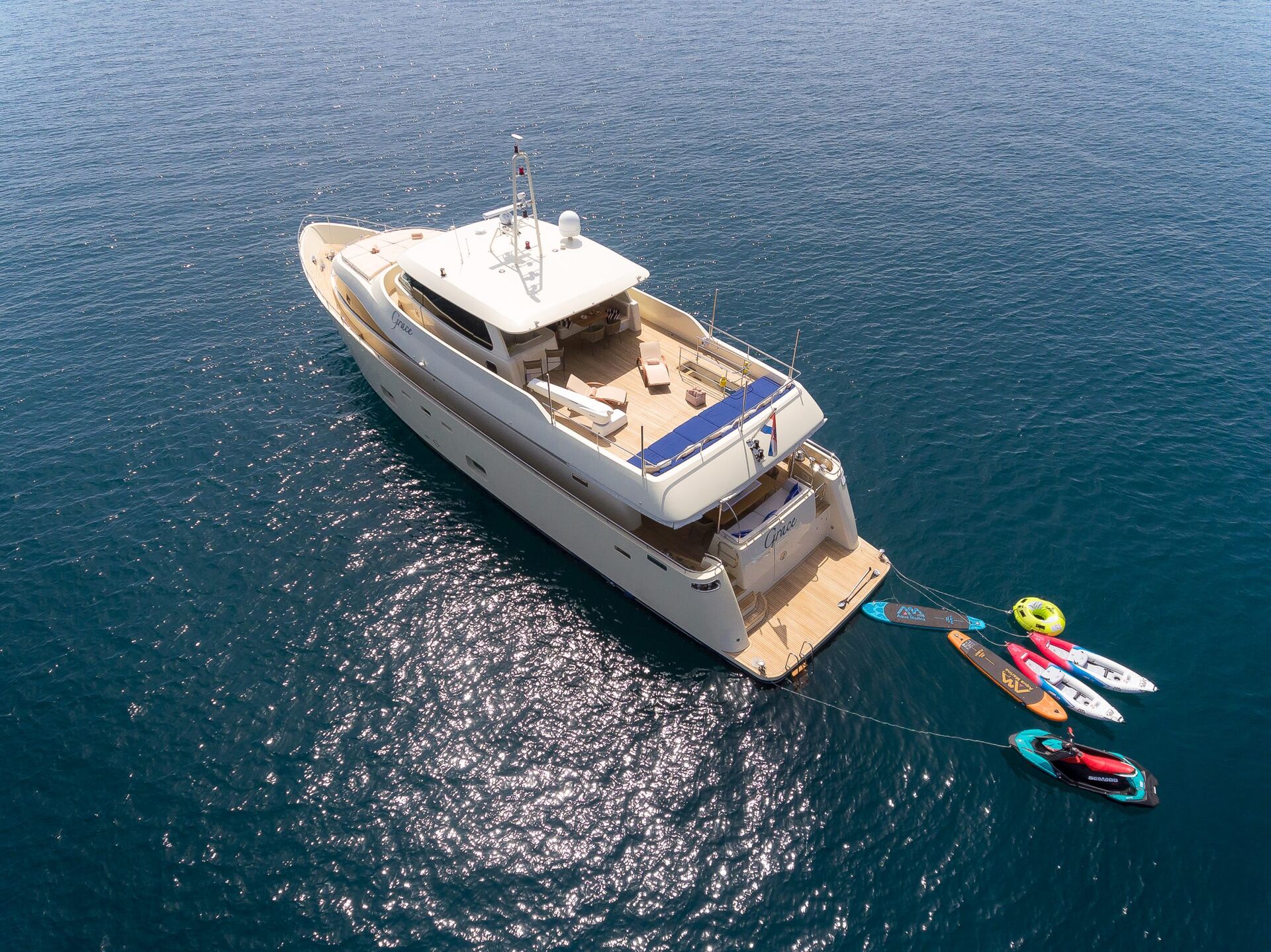 Yacht exterior image