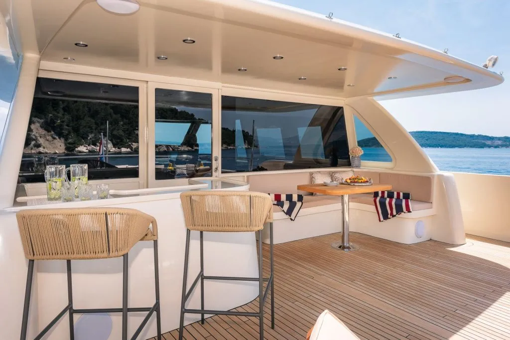 Yacht exterior image