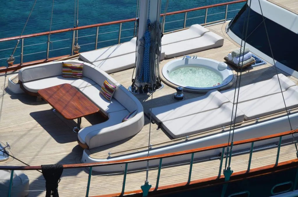 Yacht exterior image