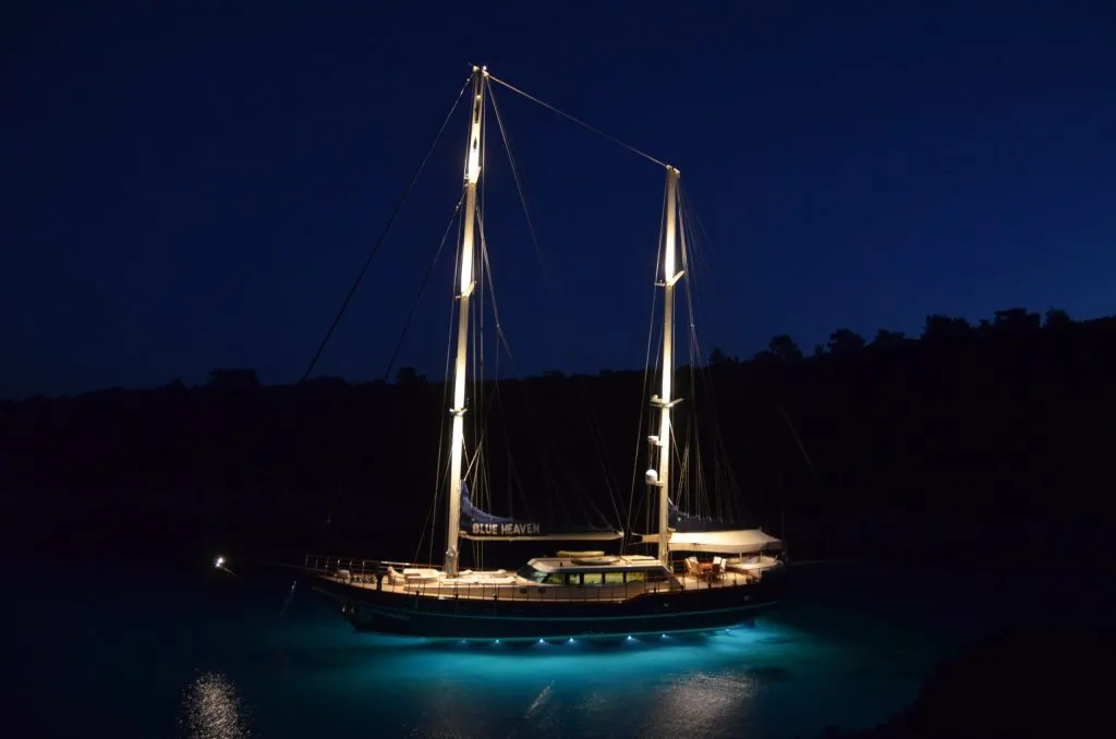 Yacht exterior image