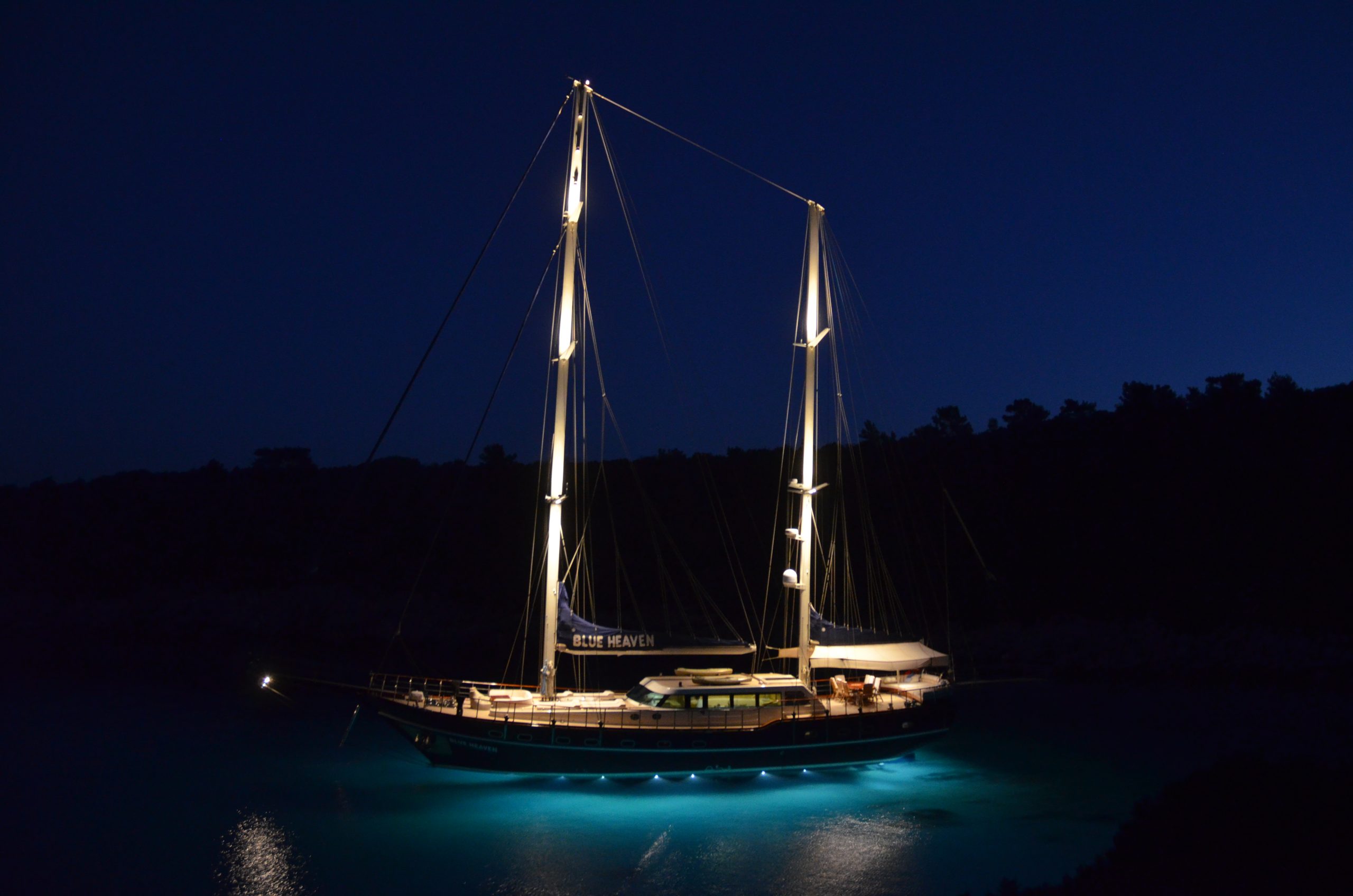 Yacht exterior image