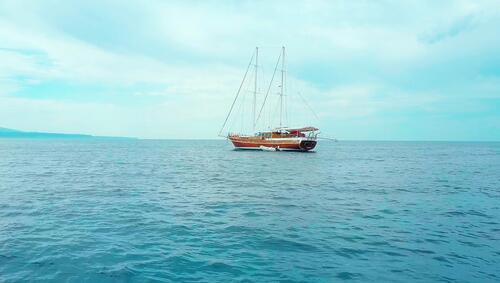 Yacht exterior image