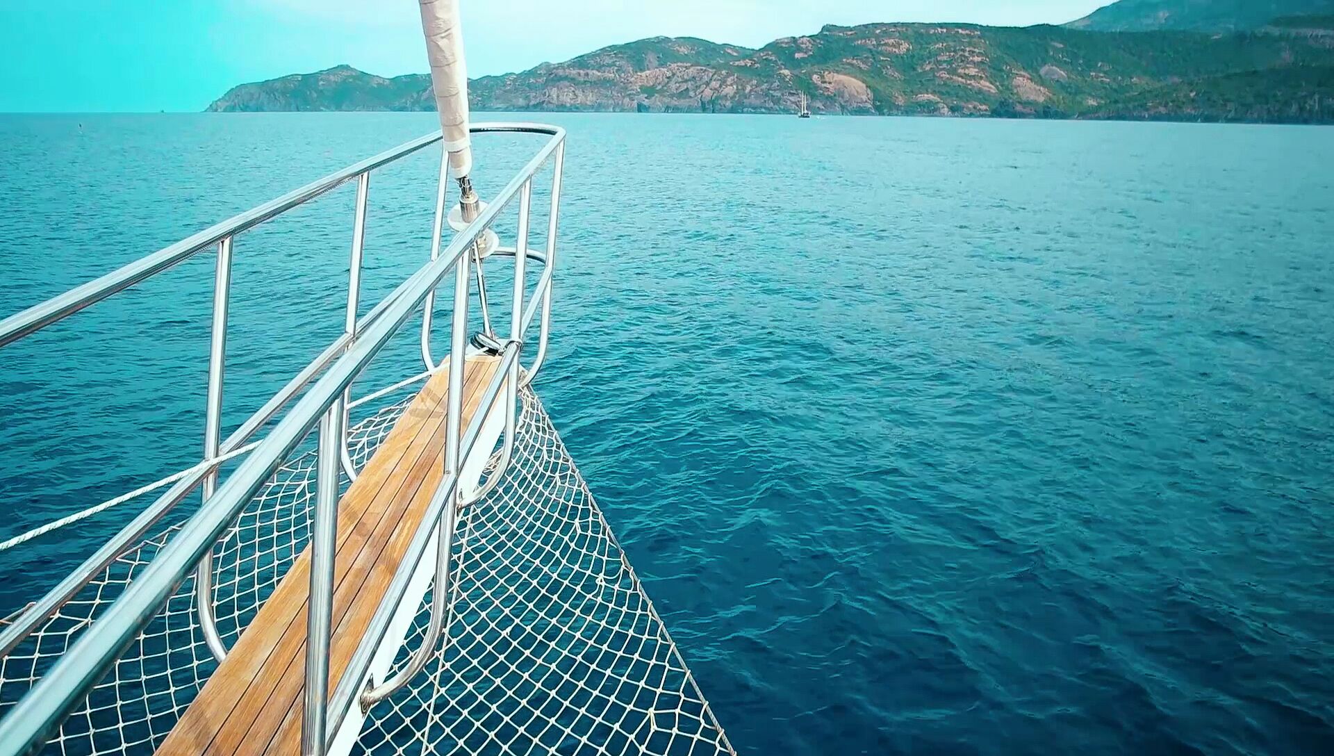 Yacht exterior image