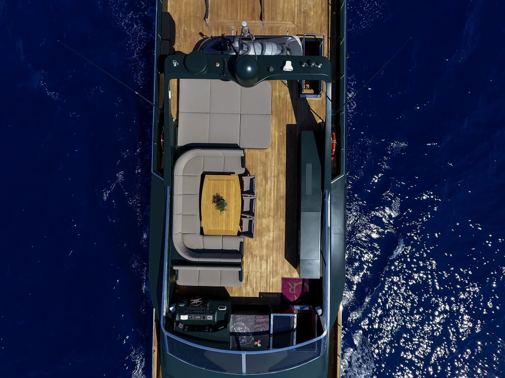 Yacht exterior image