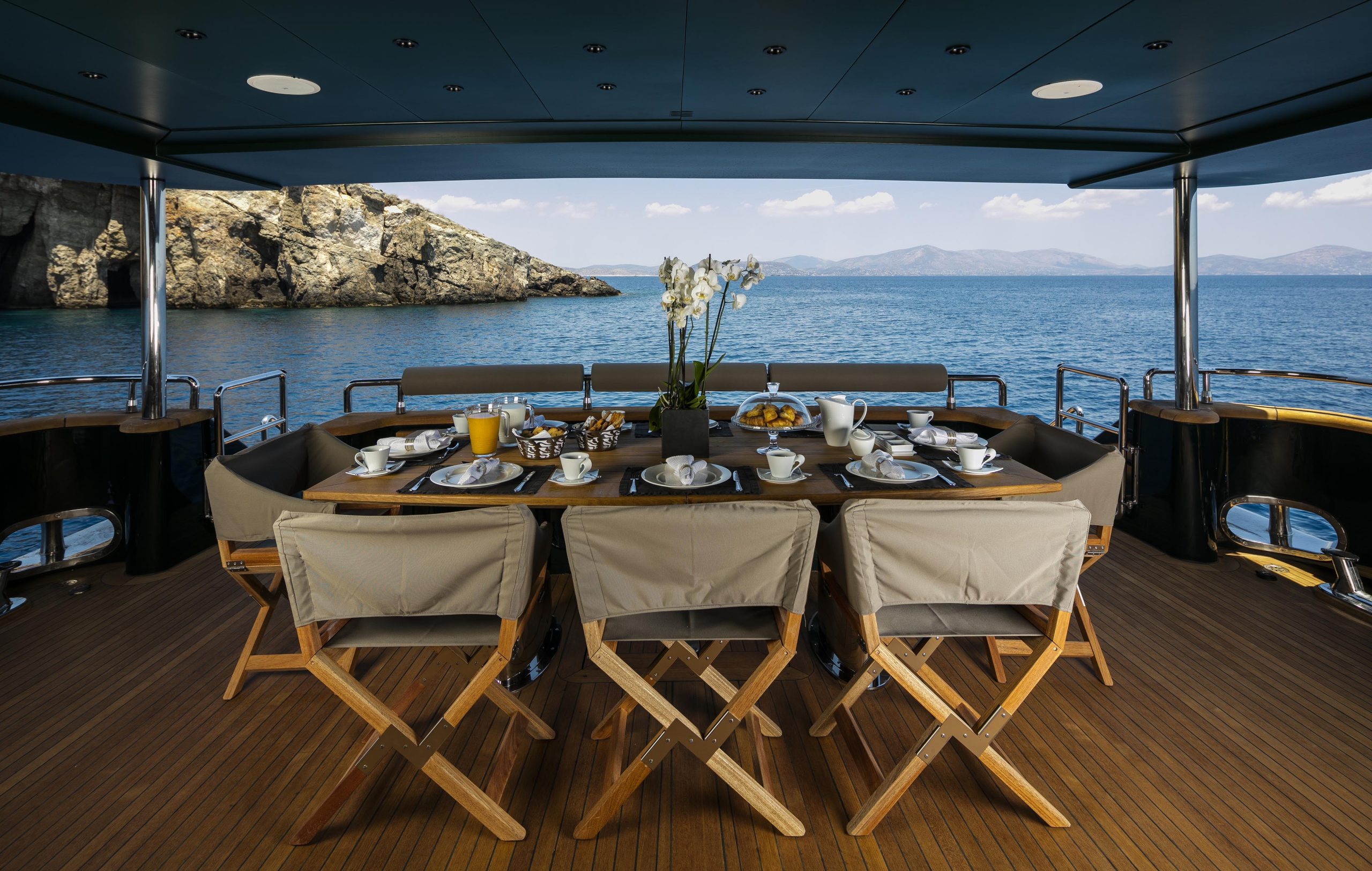 Yacht exterior image