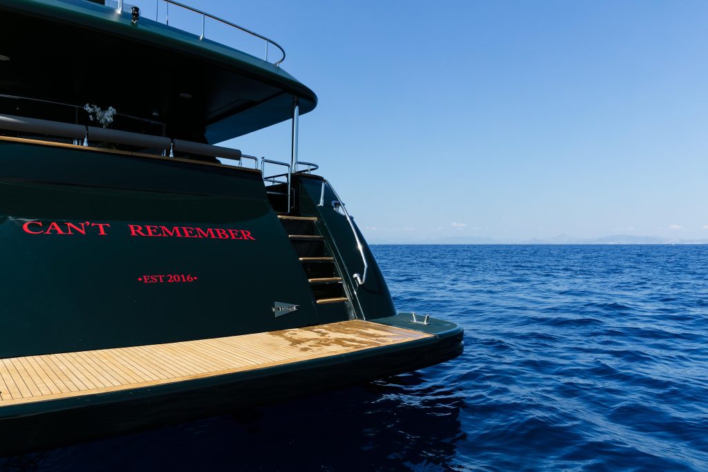 Yacht exterior image