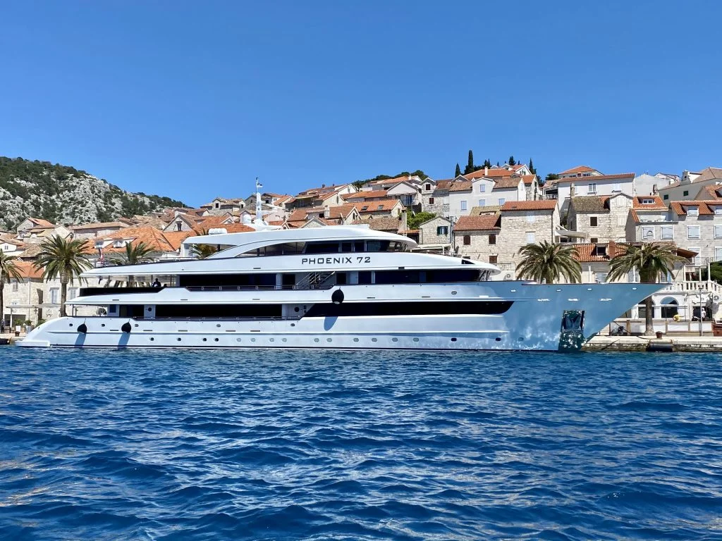 Yacht exterior image