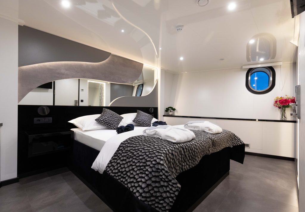 Yacht interior image