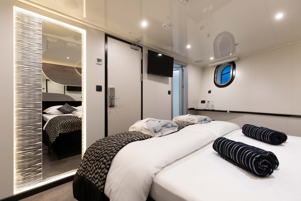 Yacht interior image