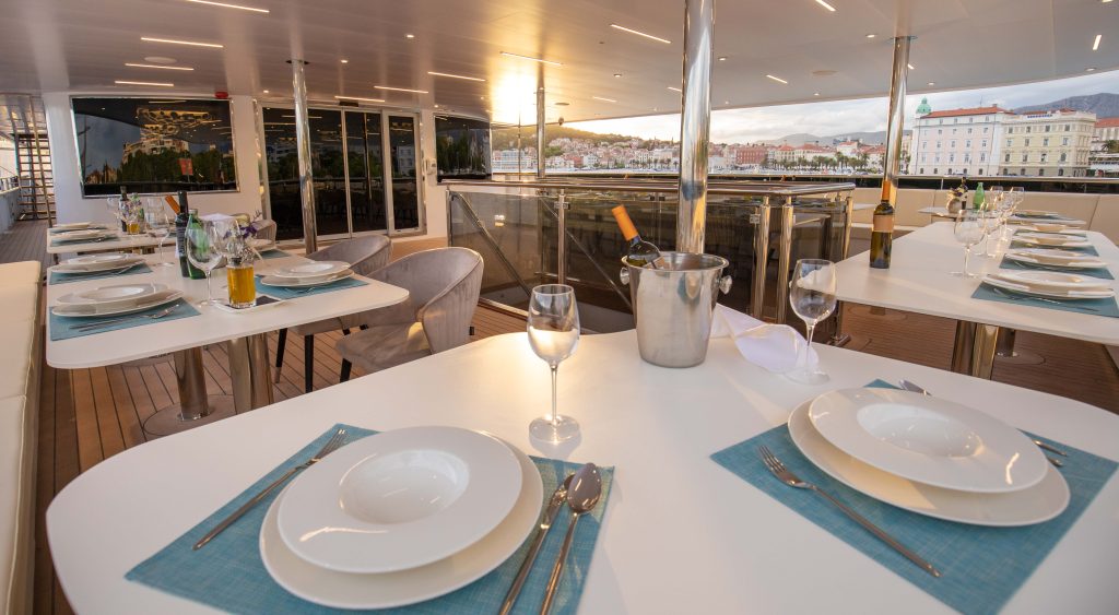 Yacht exterior image