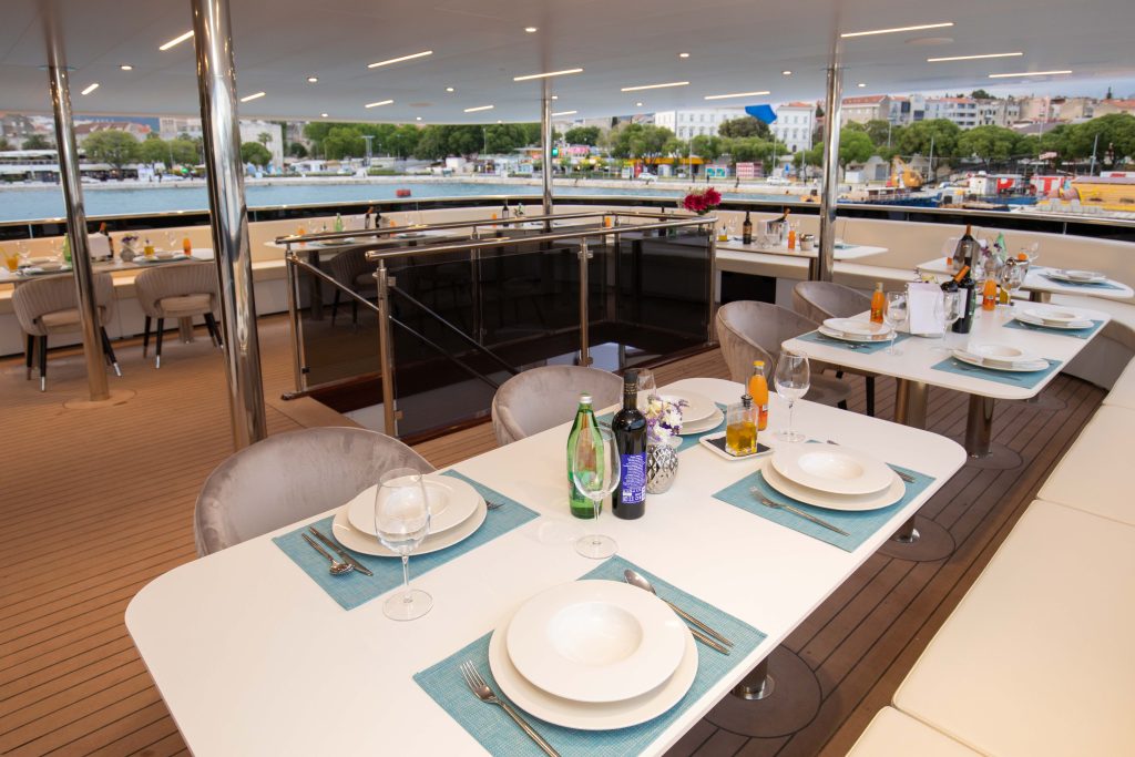 Yacht exterior image