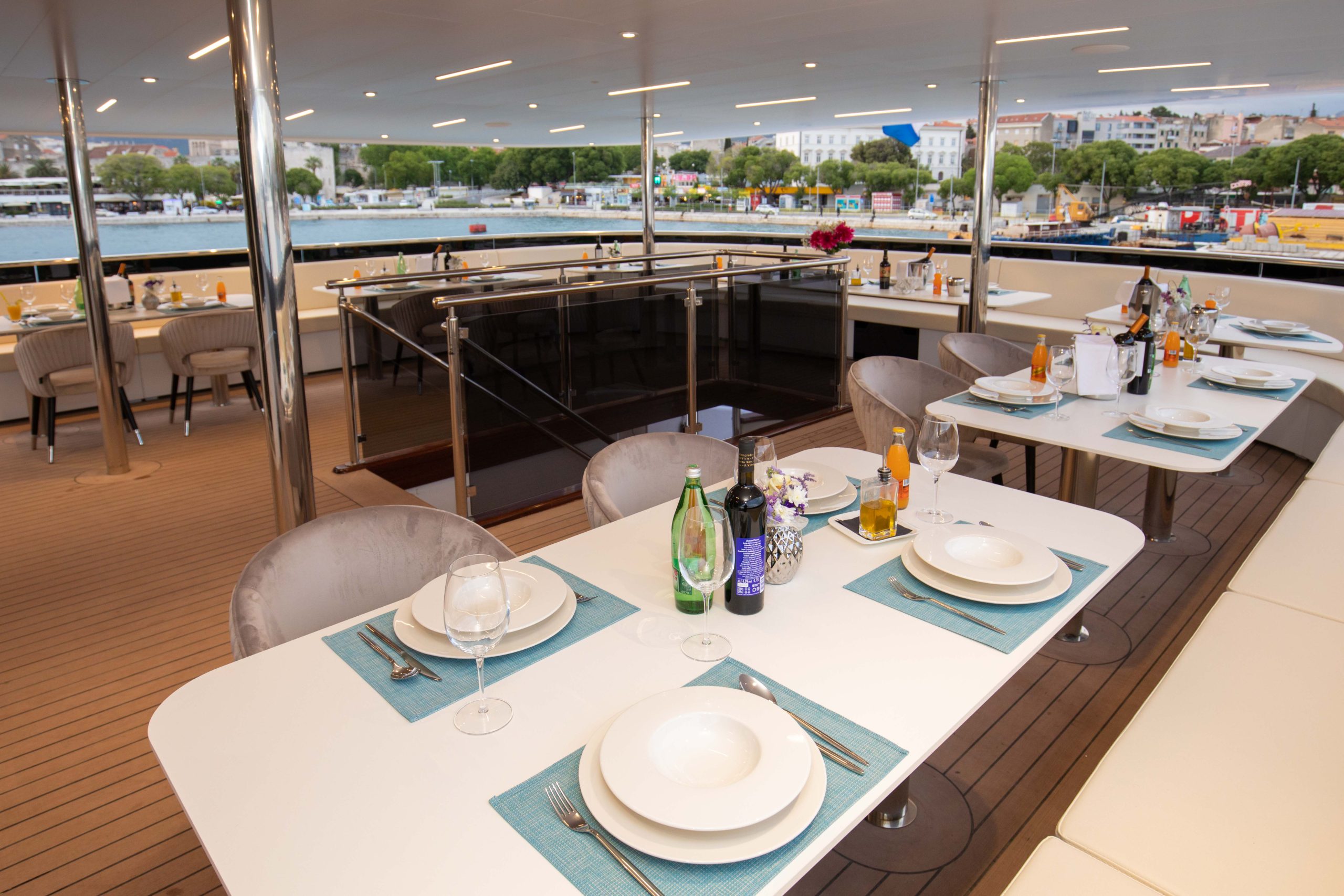 Yacht exterior image