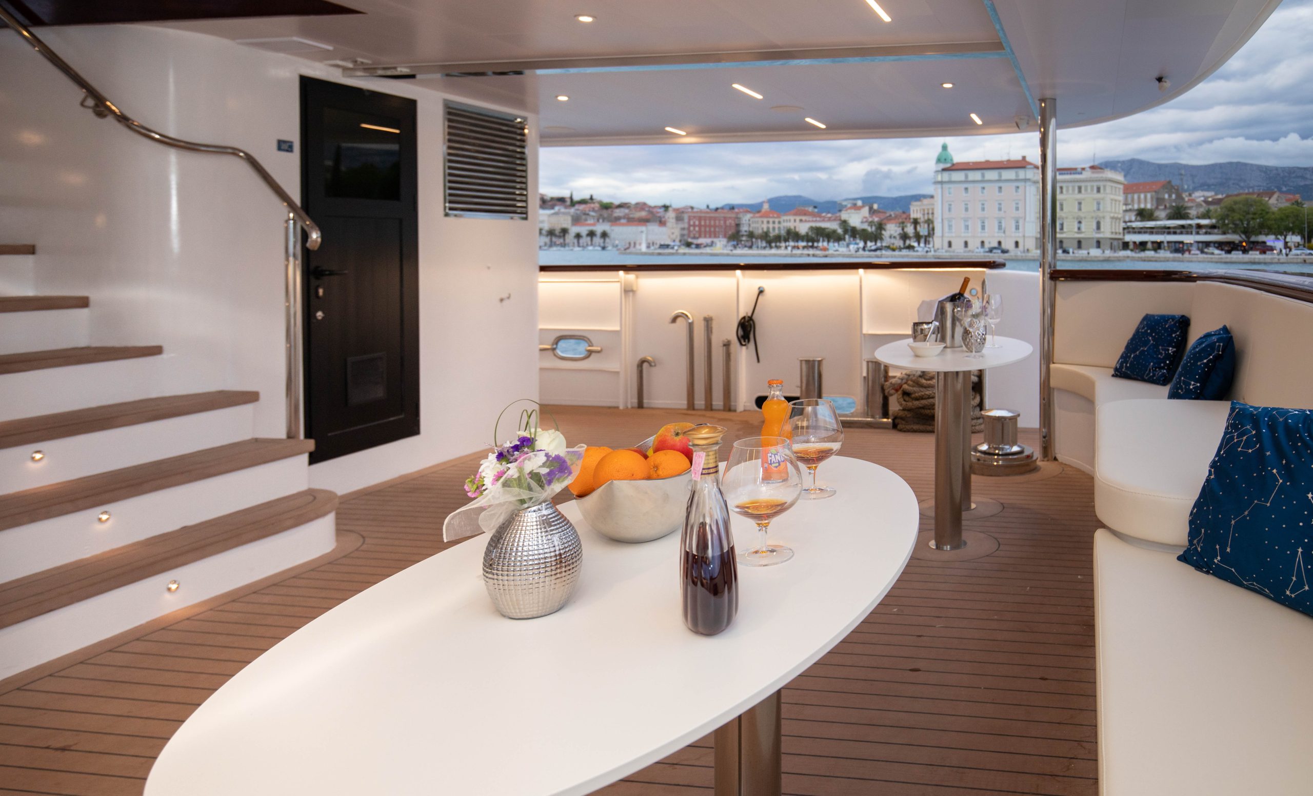 Yacht exterior image