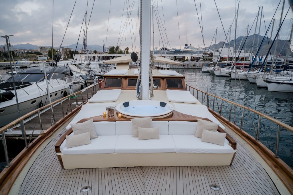 Yacht exterior image