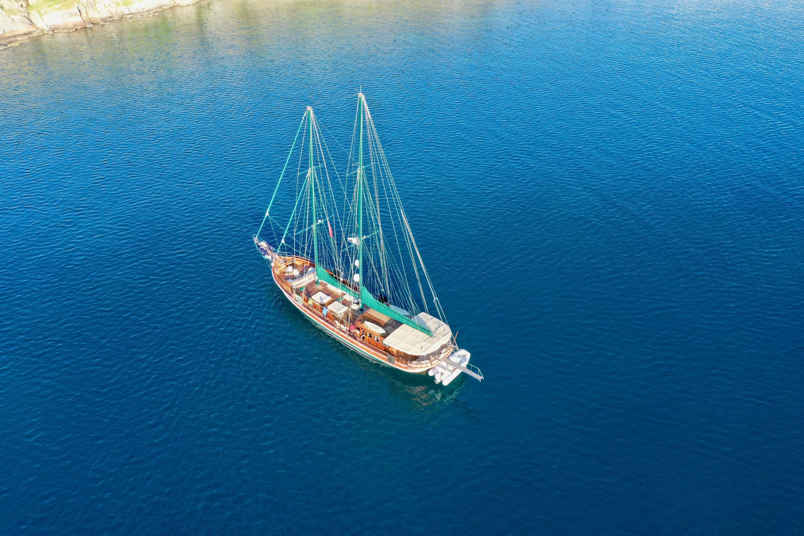 Yacht exterior image