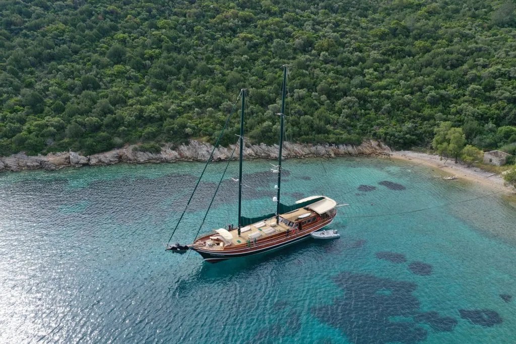 Yacht exterior image