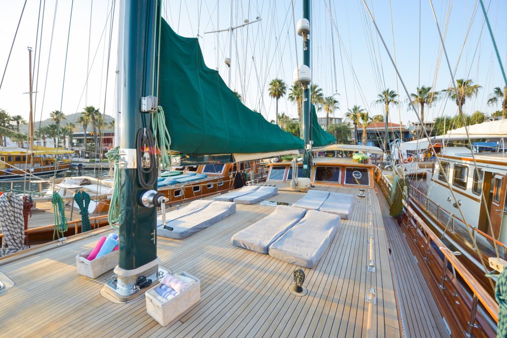 Yacht exterior image