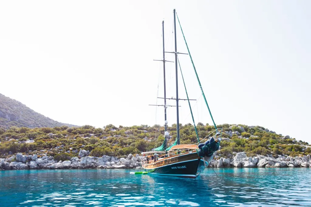 Yacht exterior image