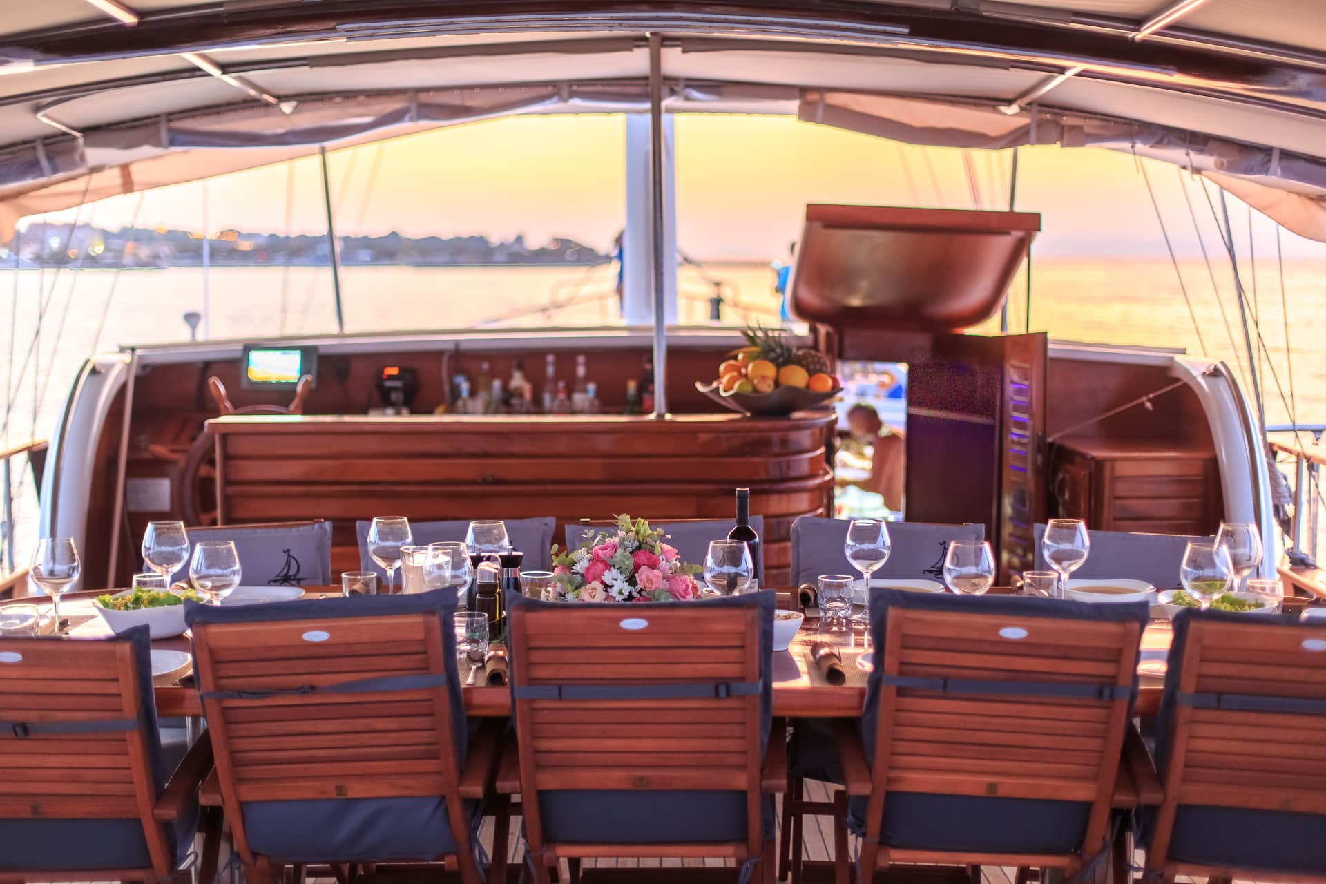 Yacht exterior image